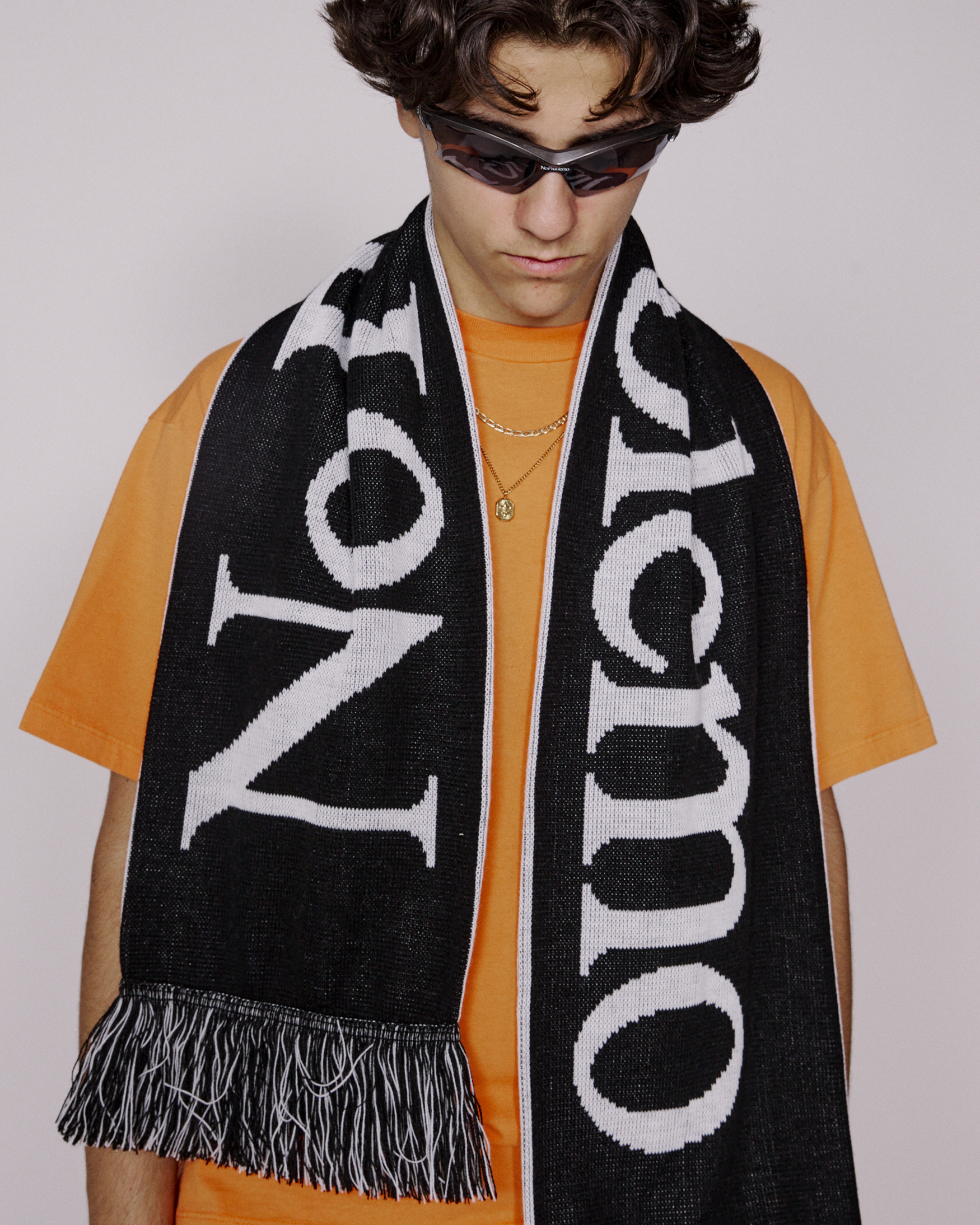 No Problemo Scarf Black – Aries