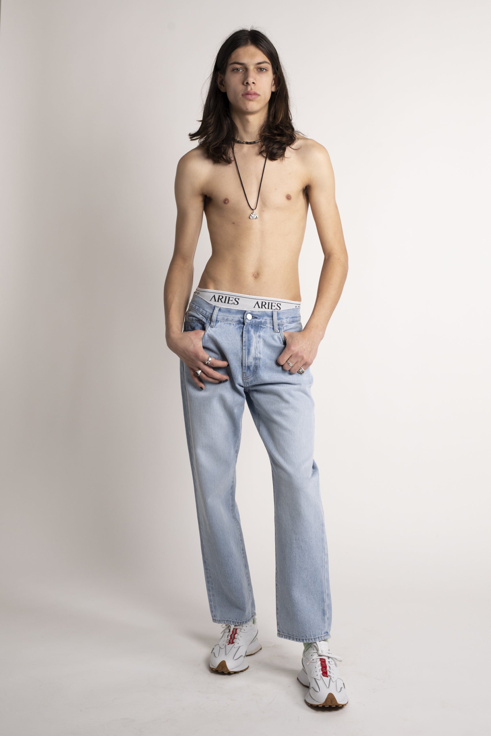 Load image into Gallery viewer, Lilly Pale Jeans